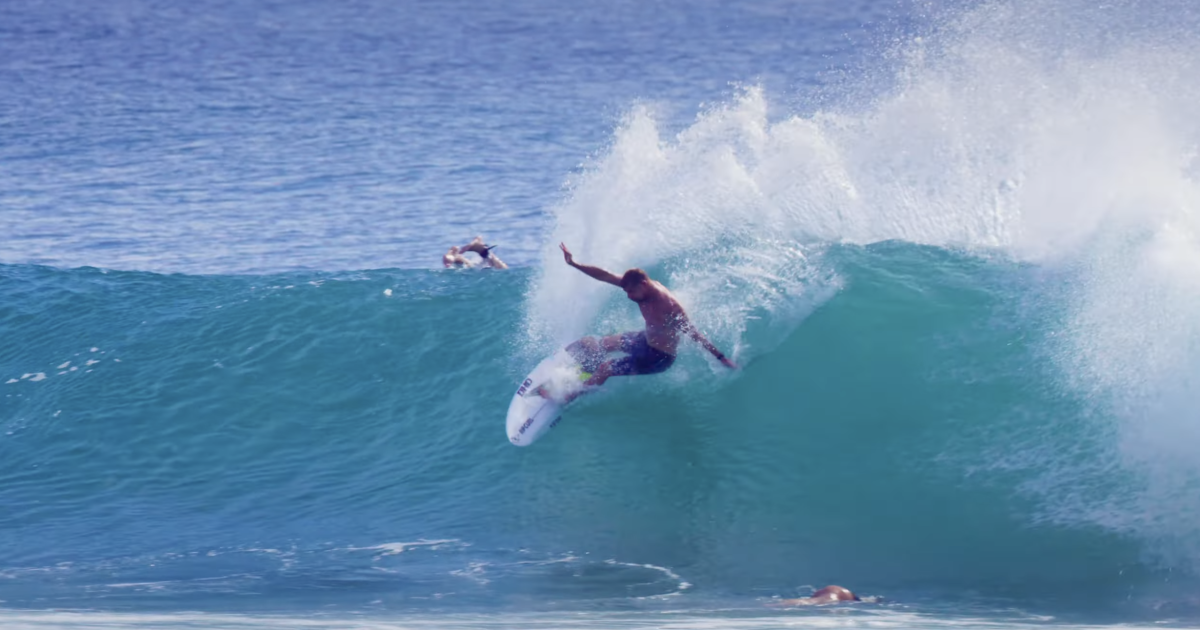 mick-fanning-lighting-turn.png