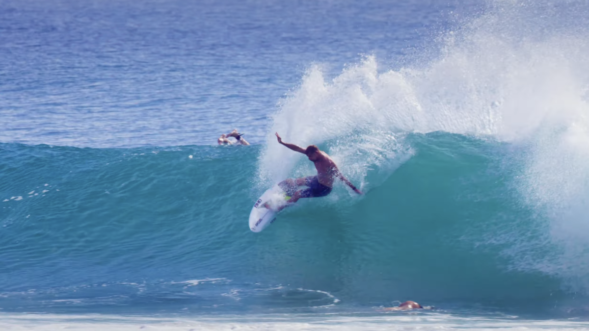 mick-fanning-lighting-turn.png