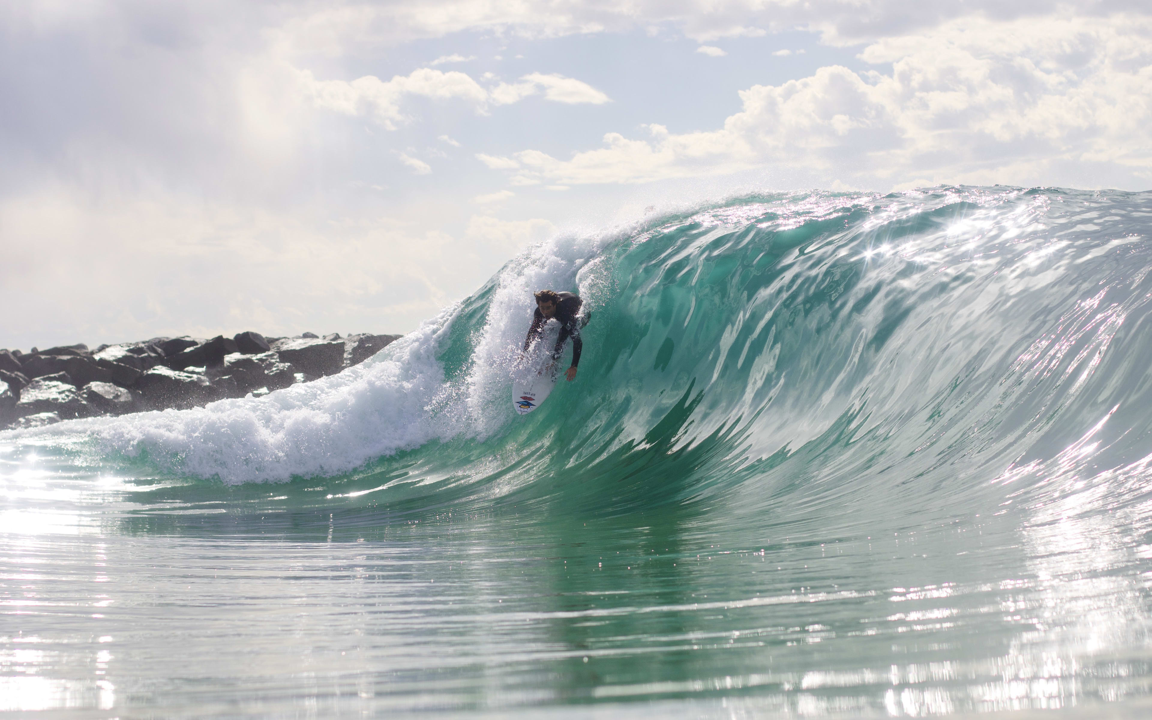 Light surf outlet