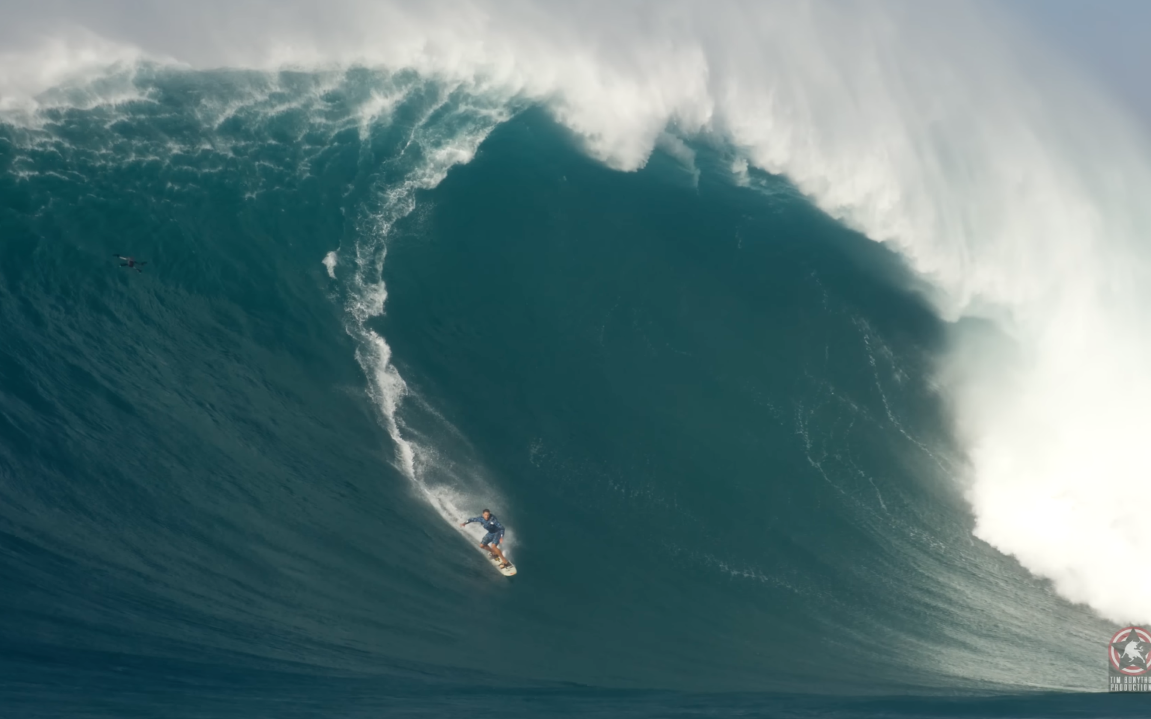 Surfers Ride Nuclear Waves at Jaws on December 22 Watch