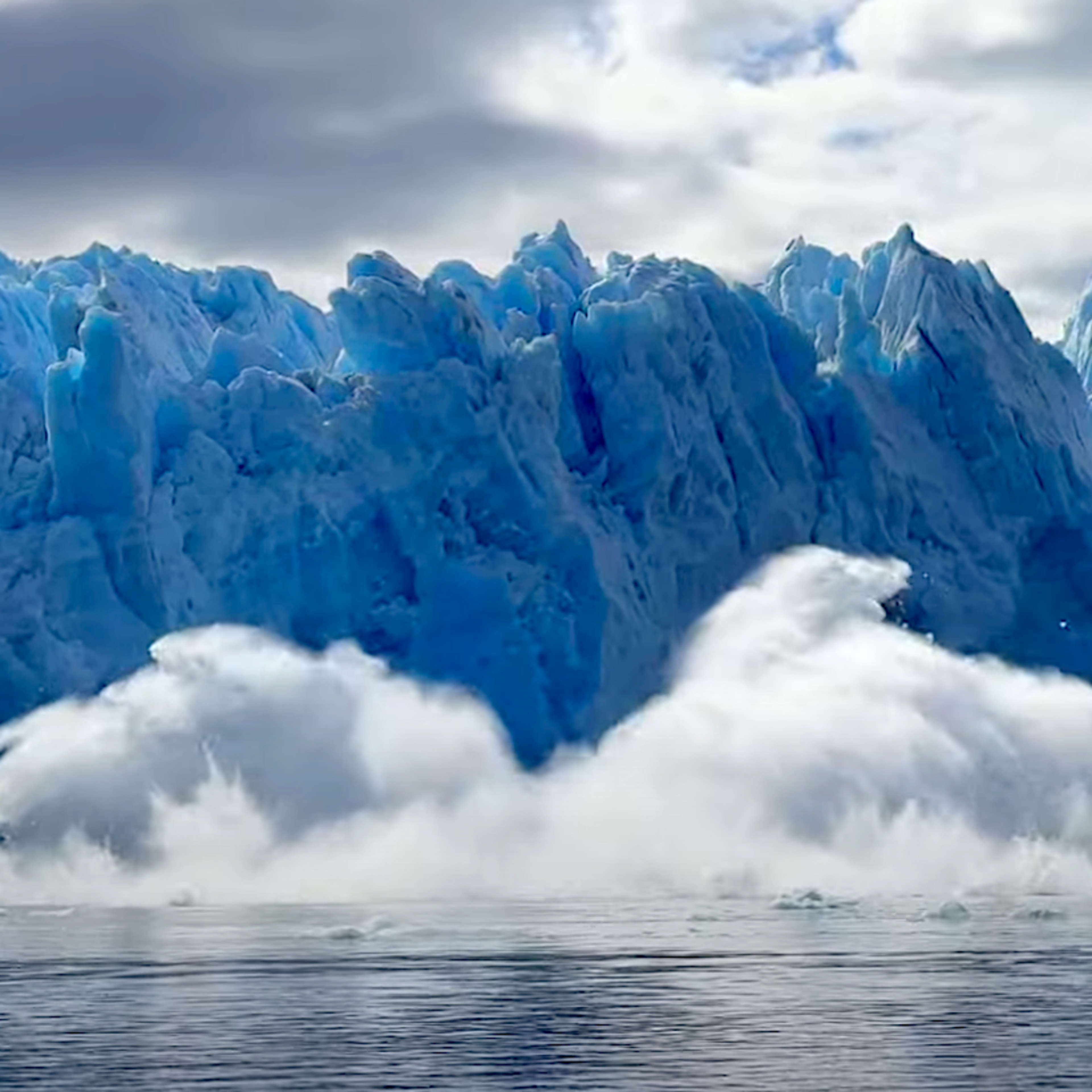 Giant Glacier Explodes and Collapses in Chile (Video)