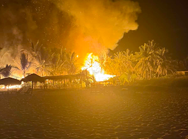 Water Angle: Soli Bailey's Magic Fijian Carpet Ride - Surfer