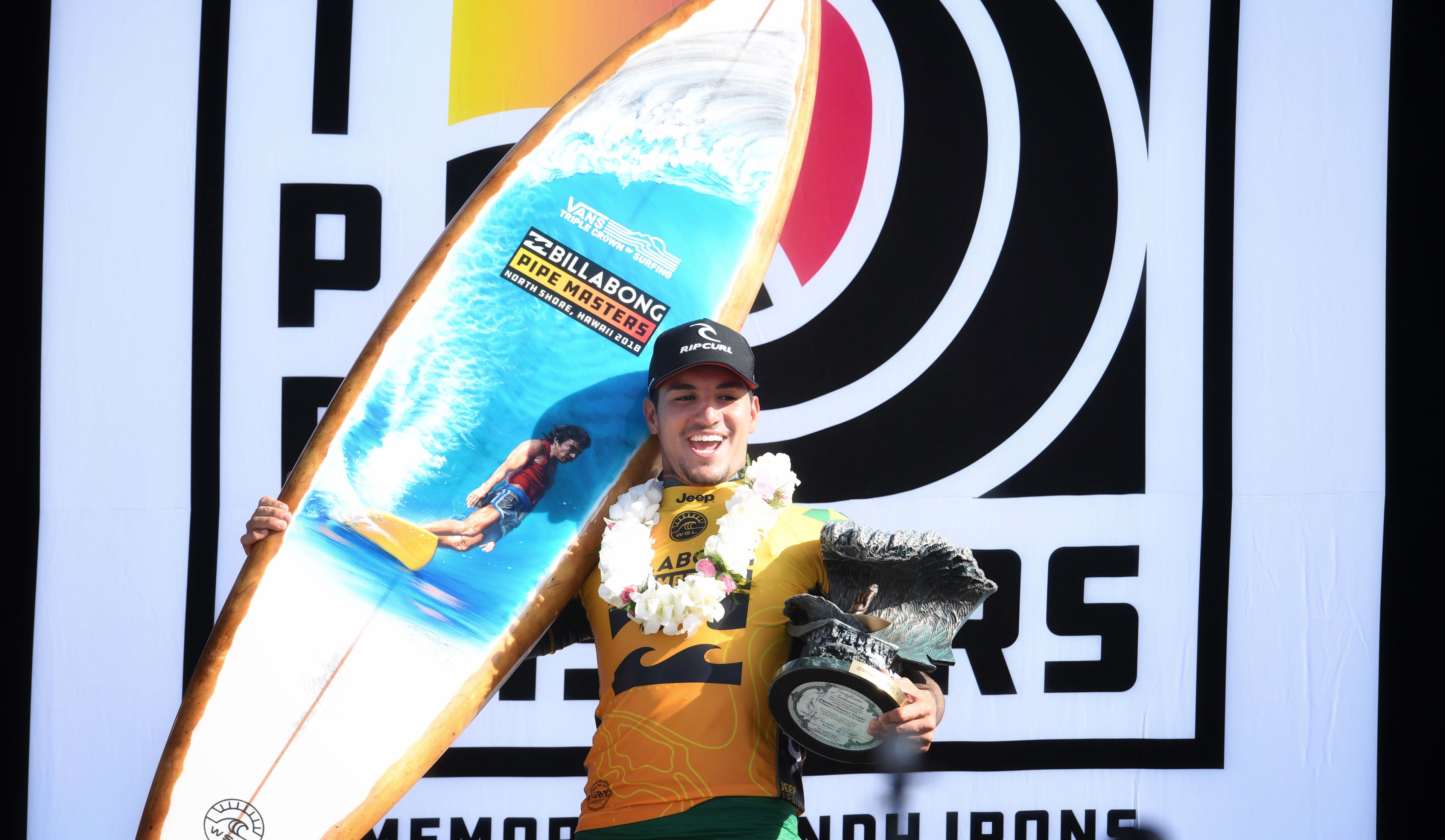 Gabriel Medina Wins 2018 Pipemasters and World Title sitename