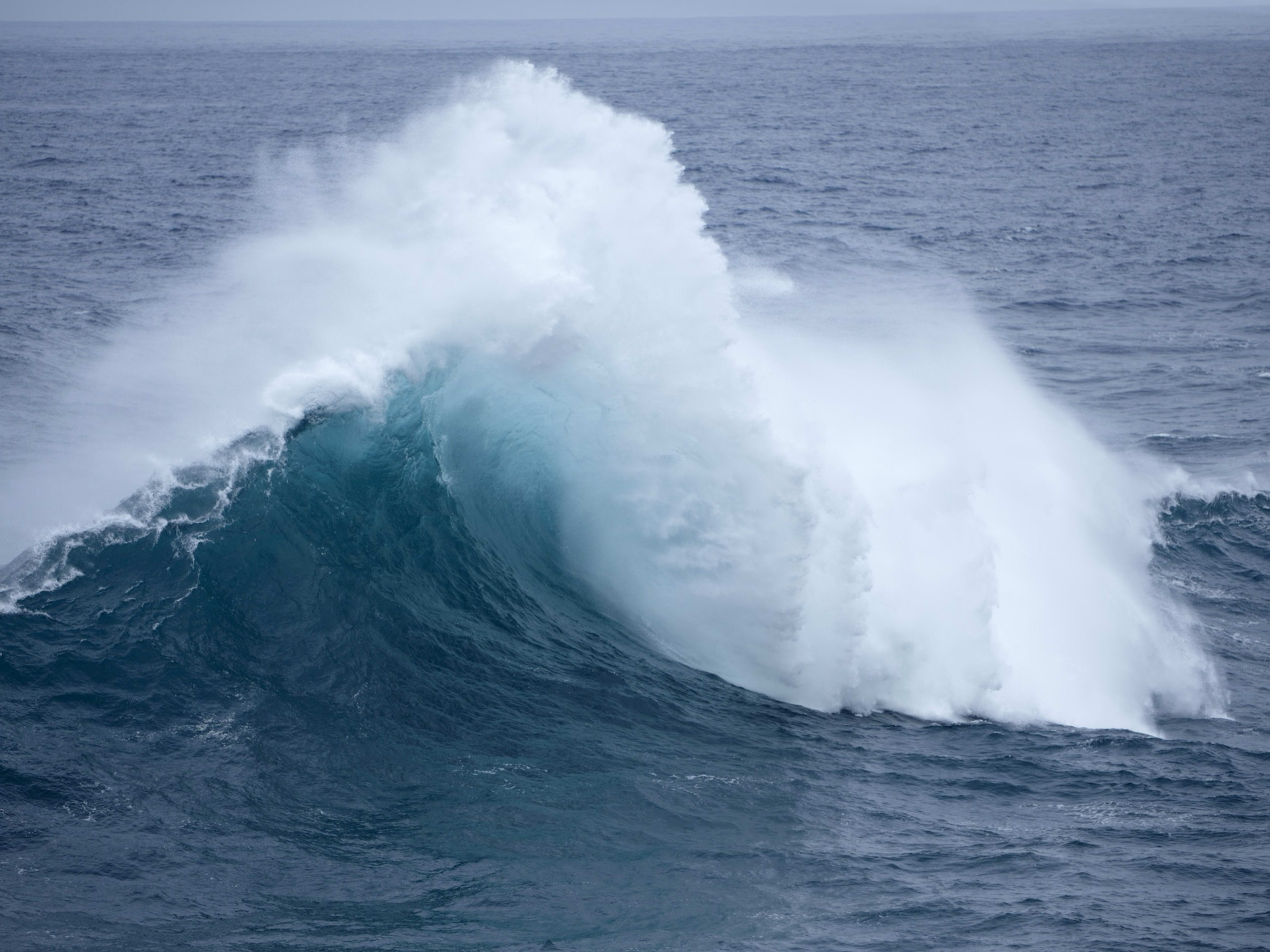 Footage of big tsunami