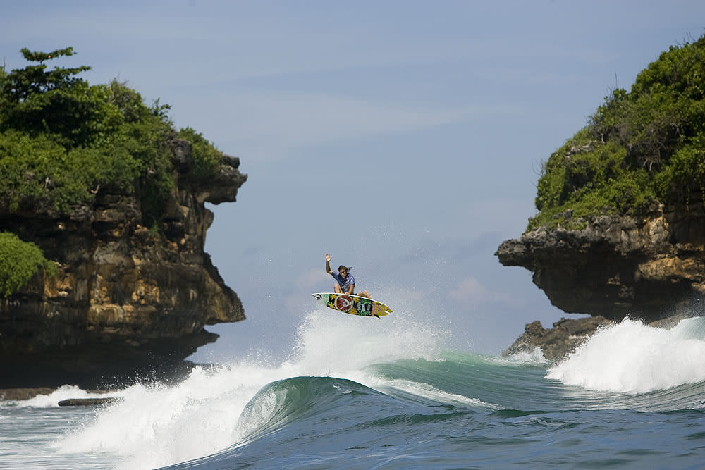 THETDWS: Surfers And The Art Of Complex Personality - Surfer