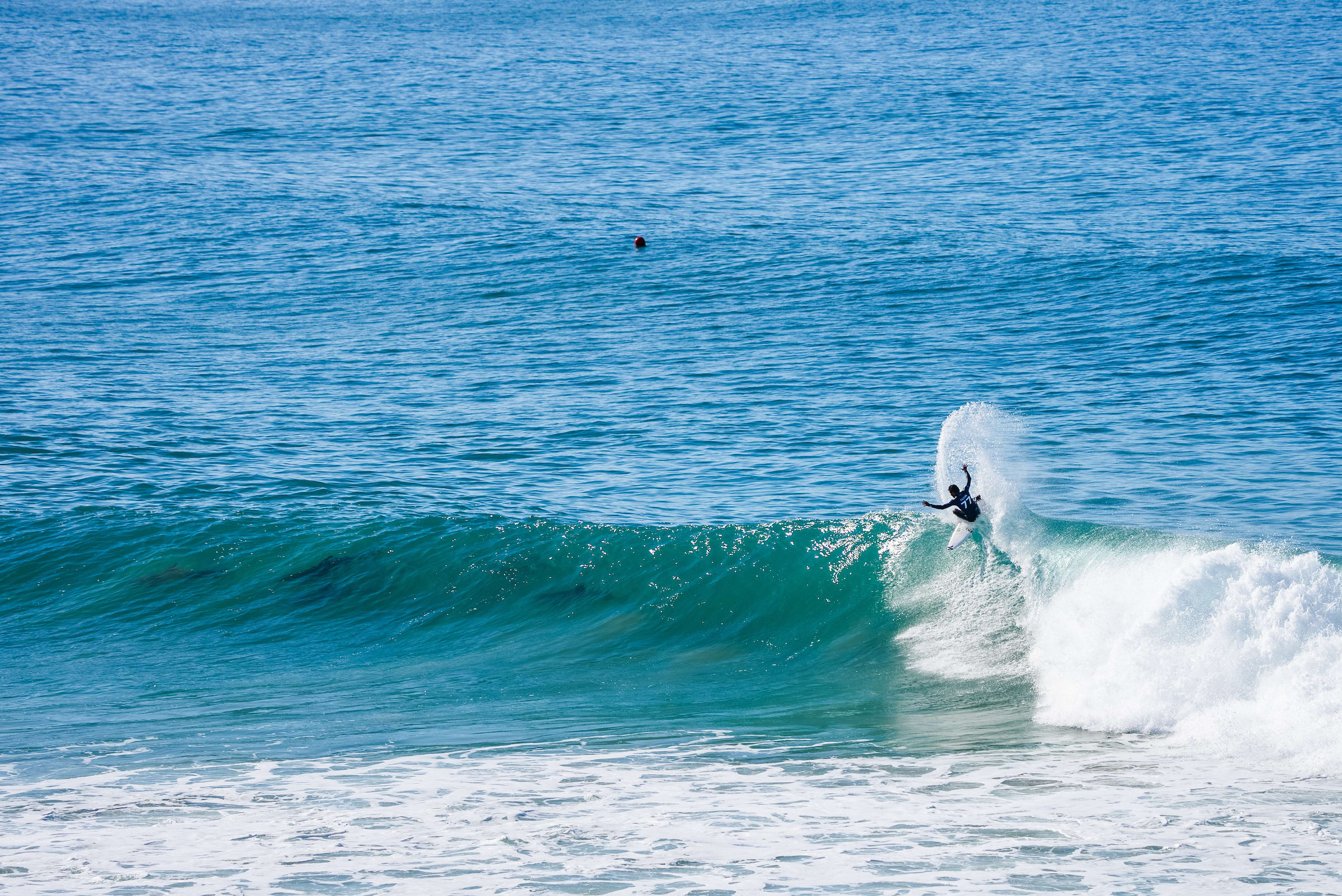 J-Bay 2025: Jordy Smith Survives, World Champs Advance - Surfer